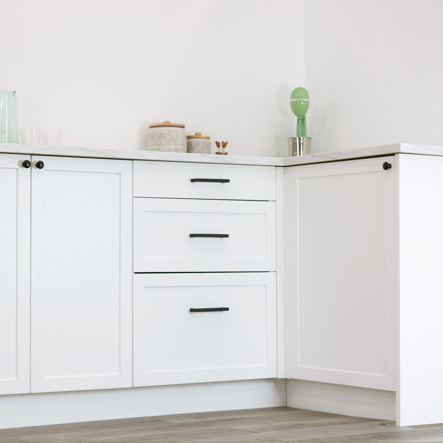 White Shaker Corner Cabinet Door for Sektion